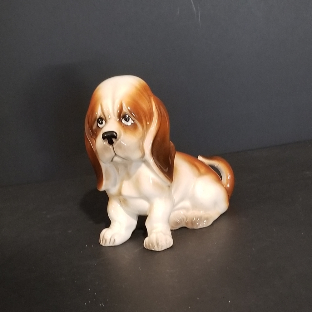 VINTAGE INARCO BASSETT HOUND COLLECTIBLE FIGURINE